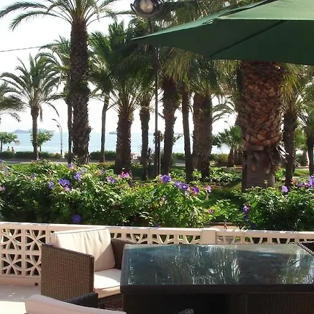 Face A La A Сasa de vacaciones Antibes